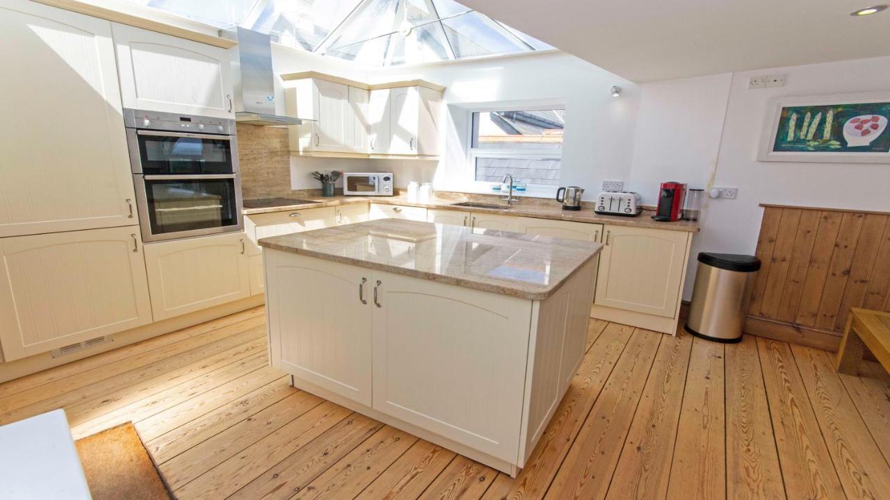 Stables Croyde | 4 Bedrooms / Sleeps 8 | Sea & Beach Views Bagian luar foto